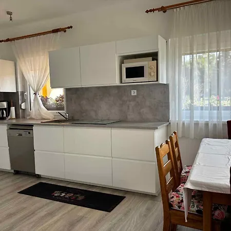 Apartment In Balatonbereny - Balaton 18046 Daire